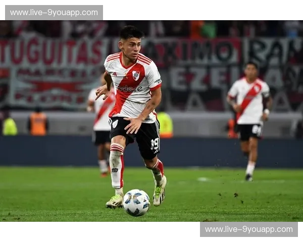 激情碰撞，荣耀之巅：河床与巴塞罗那的足球史诗